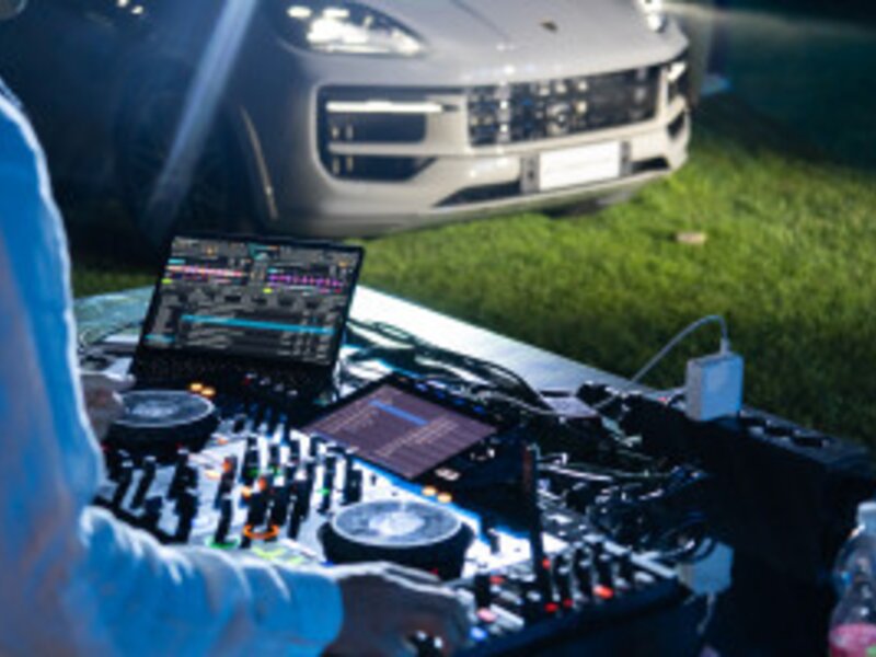 La nuova Cayenne - Further, together