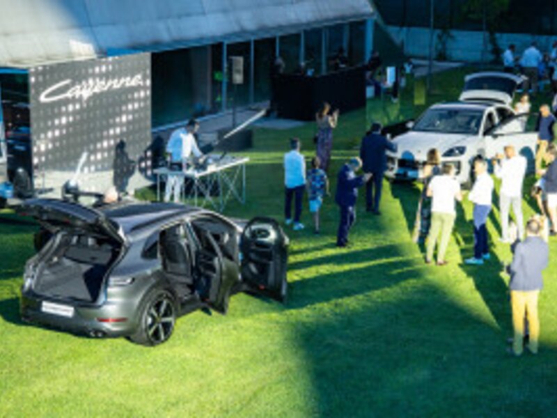 La nuova Cayenne - Further, together