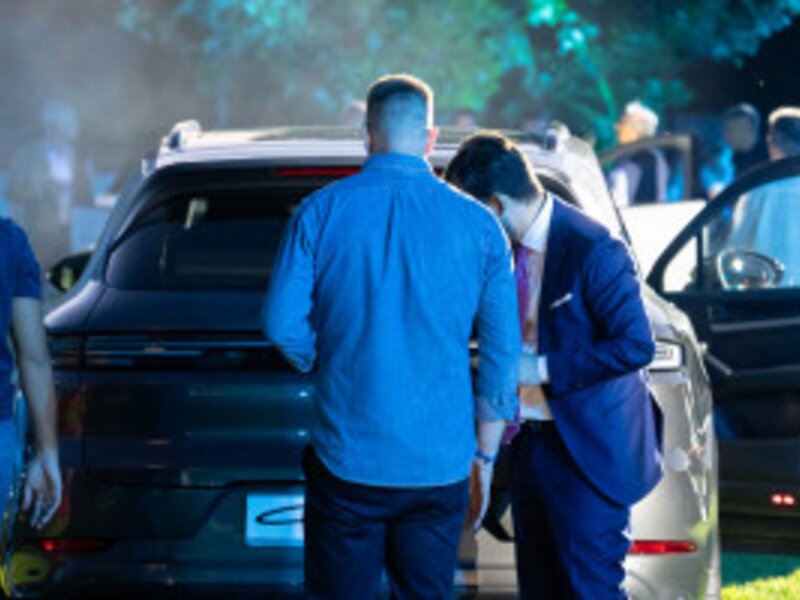 La nuova Cayenne - Further, together