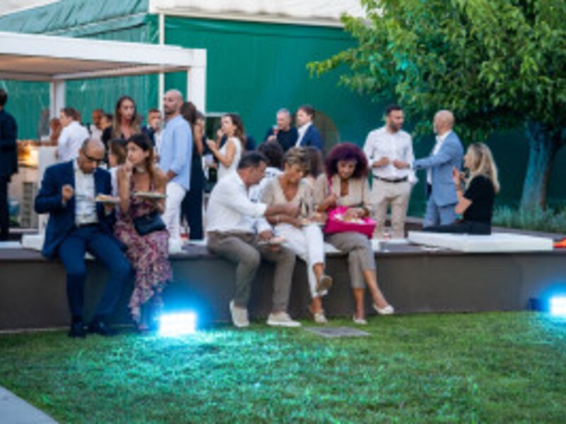 La nuova Cayenne - Further, together