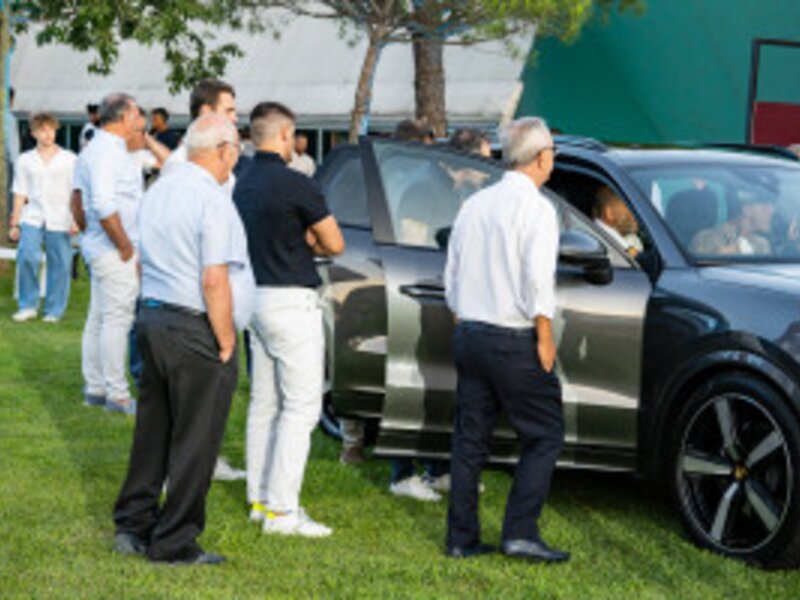 La nuova Cayenne - Further, together