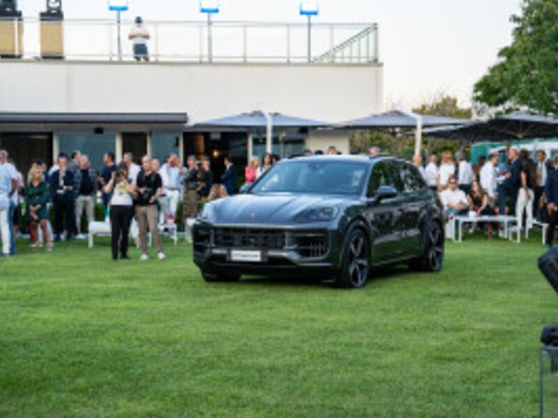 La nuova Cayenne - Further, together