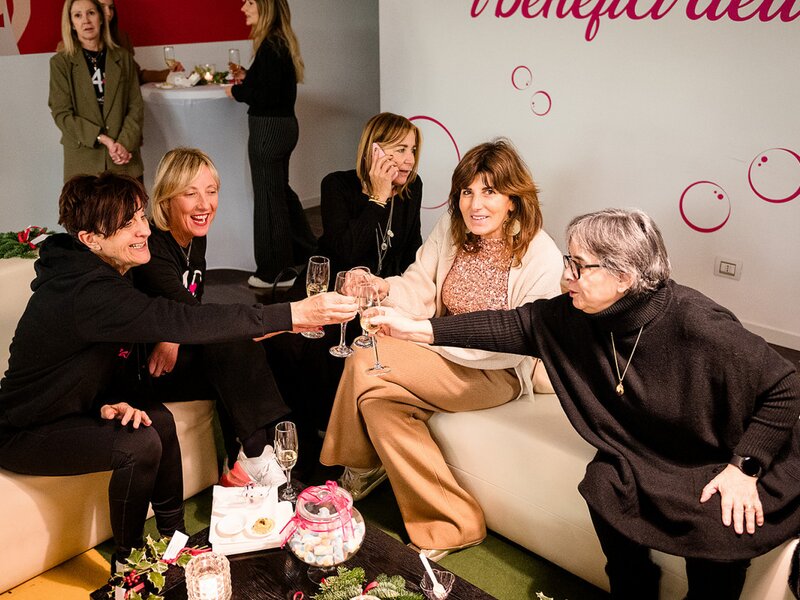 Women Happy Hour di Natale