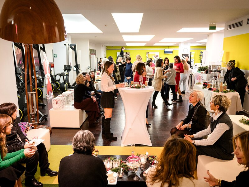 Women Happy Hour di Natale