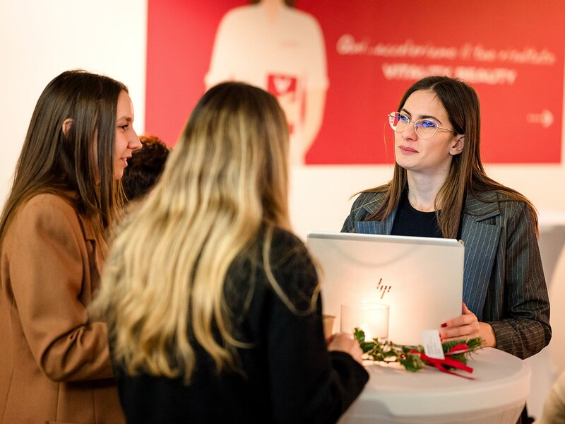 Women Happy Hour di Natale